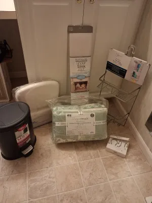 NEW 6 PC TOWEL SET, NEW BATH PILLOW, SHOWER CADDY, STEP TRASH CAN, UNDER THE SINK MAT