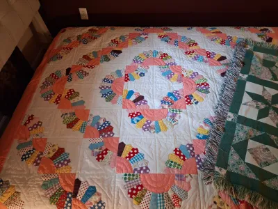HANDMADE QUILT, THROW BLANKET
