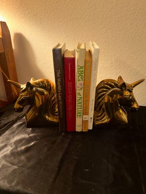 BRASS UNICORN BOOK ENDS AND HARDBACK BOOKS