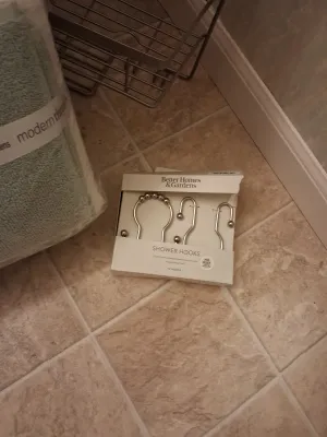 NEW 6 PC TOWEL SET, NEW BATH PILLOW, SHOWER CADDY, STEP TRASH CAN, UNDER THE SINK MAT