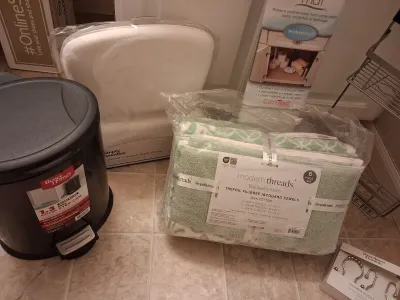 NEW 6 PC TOWEL SET, NEW BATH PILLOW, SHOWER CADDY, STEP TRASH CAN, UNDER THE SINK MAT