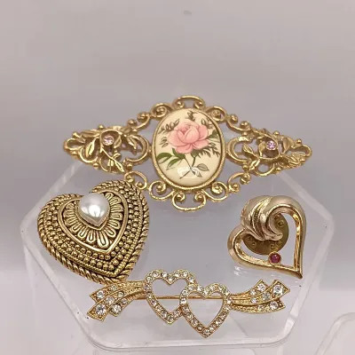 LOT 113: Set of (19) Vintage and Contemporary Brooches