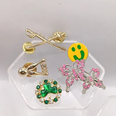 LOT 113: Set of (19) Vintage and Contemporary Brooches