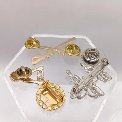 LOT 113: Set of (19) Vintage and Contemporary Brooches