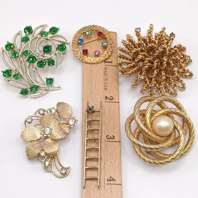 LOT 109: Set of (7) Vintage Brooches - Lisner, Anson & More