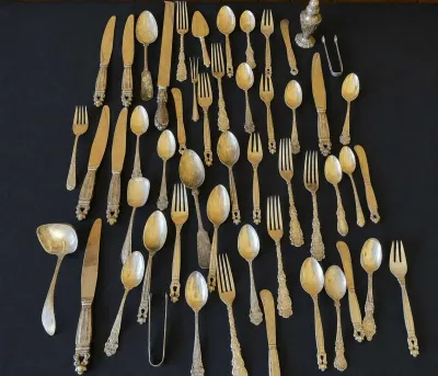ASSORTED COLLECTION OF STERLING SILVER FLATWARE 