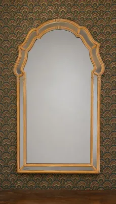 PRETTY WALL MIRROR