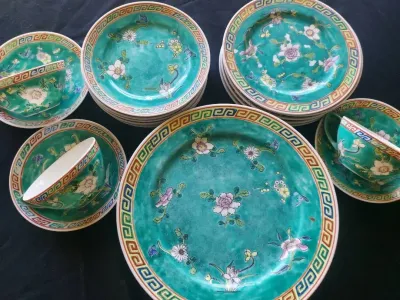 ANTIQUE VINTAGE CHINESE PORCELAIN FAMILLE ROSE