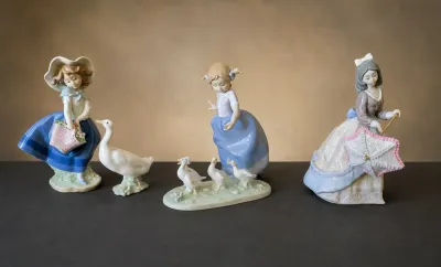 LLADRO FIGURINES - JOLIE, PRETTY PICKINGS, HURRY NOW