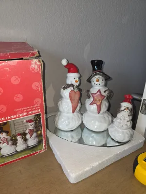 Snowman family with mirror