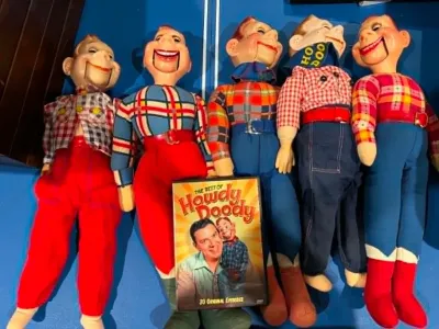 Sale Photo Thumbnail #18: Lot of 5 howdy doody dolls