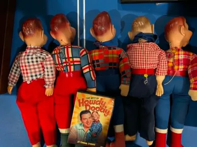 Sale Photo Thumbnail #17: Lot of 5 howdy doody dolls