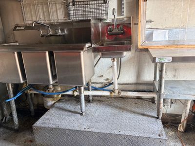Sale Photo Thumbnail #37: Pigs Unlimited - 24 FOOT Food Truck WHITE

Fully loaded truck with everything you need for food truck industry!
It will be detailed before you buy it!

Photos included are the BEFORE photos. We will be detailing the truck while the auction is running.
Fee
