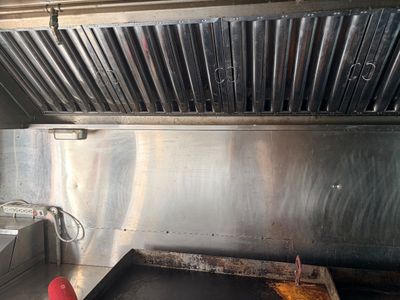 Sale Photo Thumbnail #32: Pigs Unlimited - 24 FOOT Food Truck WHITE

Fully loaded truck with everything you need for food truck industry!
It will be detailed before you buy it!

Photos included are the BEFORE photos. We will be detailing the truck while the auction is running.
Fee