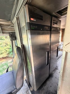 Sale Photo Thumbnail #20: Pigs Unlimited - 24 FOOT Food Truck WHITE

Fully loaded truck with everything you need for food truck industry!
It will be detailed before you buy it!

Photos included are the BEFORE photos. We will be detailing the truck while the auction is running.
Fee