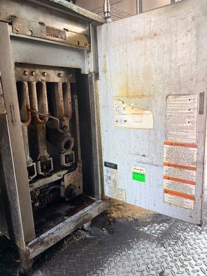 Sale Photo Thumbnail #25: Pigs Unlimited - 24 FOOT Food Truck WHITE

Fully loaded truck with everything you need for food truck industry!
It will be detailed before you buy it!

Photos included are the BEFORE photos. We will be detailing the truck while the auction is running.
Fee
