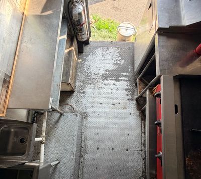 Sale Photo Thumbnail #42: Pigs Unlimited - 24 FOOT Food Truck WHITE

Fully loaded truck with everything you need for food truck industry!
It will be detailed before you buy it!

Photos included are the BEFORE photos. We will be detailing the truck while the auction is running.
Fee