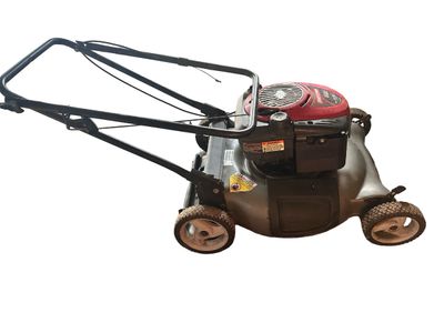 Sale Photo Thumbnail #249: Craftsman 21-Inch Clearance Self-Propelled Walk-Behind Lawn Mower with Briggs and Straton engine, 4-cycle engine
