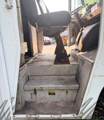 Sale Photo Thumbnail #6: Pigs Unlimited - 24 FOOT Food Truck WHITE

Fully loaded truck with everything you need for food truck industry!
It will be detailed before you buy it!

Photos included are the BEFORE photos. We will be detailing the truck while the auction is running.
Fee