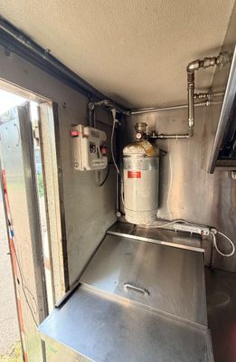 Sale Photo Thumbnail #43: Pigs Unlimited - 24 FOOT Food Truck WHITE

Fully loaded truck with everything you need for food truck industry!
It will be detailed before you buy it!

Photos included are the BEFORE photos. We will be detailing the truck while the auction is running.
Fee