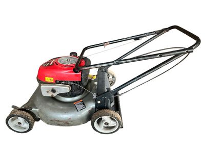 Sale Photo Thumbnail #250: Craftsman 21-Inch Clearance Self-Propelled Walk-Behind Lawn Mower with Briggs and Straton engine, 4-cycle engine