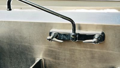 Sale Photo Thumbnail #376: Stainless Steel  TRIPLE Sink
7 Ft 2 In x 1 Ft 9 3/8" x 3 Ft 7 3/8"
(86" x 21 3/8" x 43 3/8")