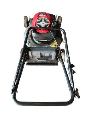 Sale Photo Thumbnail #251: Craftsman 21-Inch Clearance Self-Propelled Walk-Behind Lawn Mower with Briggs and Straton engine, 4-cycle engine