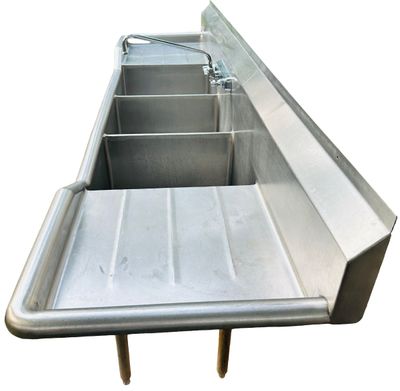 Sale Photo Thumbnail #363: Stainless Steel  TRIPLE Sink
7 Ft 2 In x 1 Ft 9 3/8" x 3 Ft 7 3/8"
(86" x 21 3/8" x 43 3/8")
