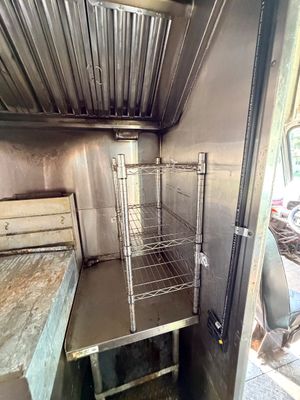 Sale Photo Thumbnail #22: Pigs Unlimited - 24 FOOT Food Truck WHITE

Fully loaded truck with everything you need for food truck industry!
It will be detailed before you buy it!

Photos included are the BEFORE photos. We will be detailing the truck while the auction is running.
Fee
