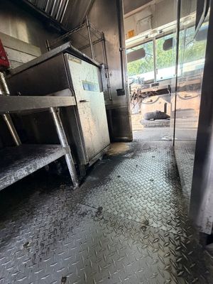 Sale Photo Thumbnail #24: Pigs Unlimited - 24 FOOT Food Truck WHITE

Fully loaded truck with everything you need for food truck industry!
It will be detailed before you buy it!

Photos included are the BEFORE photos. We will be detailing the truck while the auction is running.
Fee