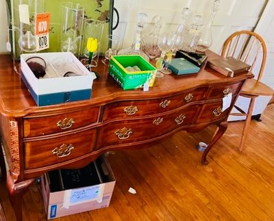 Sale Photo Thumbnail #27: Mahogany Sideboard
