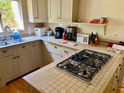 Sale Photo Thumbnail #14: Assorted Kitchen Items and Small Appliances