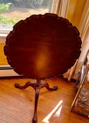 Sale Photo Thumbnail #24: Tilt Top Pie Crust Table
