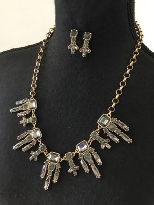 Gorgeous, blue gray rhinestone statement necklace with matching earrings. Very nice quality.