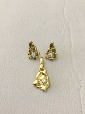 Gold tone, pendant, and matching earring set