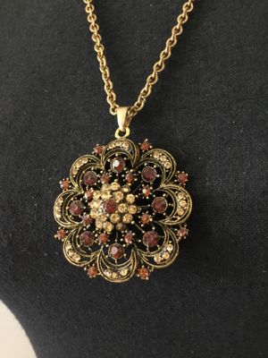 Gorgeous vintage, Victorian style rich, fall, dark red amber, crystal rhinestones, flower pendant on gold tone chain necklace. Very nice...