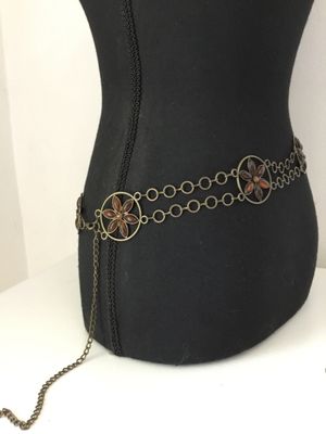 Super cute bronze, toned amber colored flower chain belt