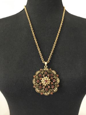 Gorgeous vintage, Victorian style rich, fall, dark red amber, crystal rhinestones, flower pendant on gold tone chain necklace. Very nice...