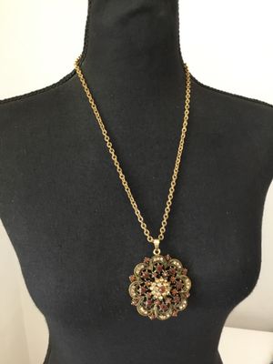 Gorgeous vintage, Victorian style rich, fall, dark red amber, crystal rhinestones, flower pendant on gold tone chain necklace. Very nice...