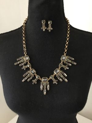Gorgeous, blue gray rhinestone statement necklace with matching earrings. Very nice quality.