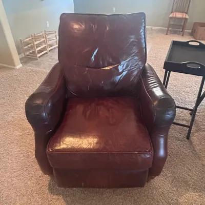F leather chair