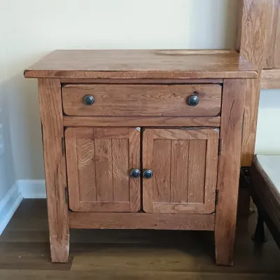 LOT 134: Broyhill Attic Heirlooms Nightstand with Queen Size Wood Headboard