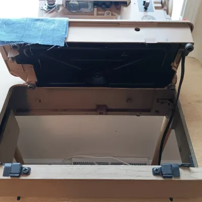 LOT 16: Singer Slant-O-Matic 401A Sewing Machine in Table with Bench & Crafting Accessories