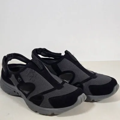 LOT 172: Variety of Women's Shoes