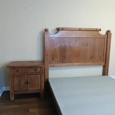 LOT 134: Broyhill Attic Heirlooms Nightstand with Queen Size Wood Headboard