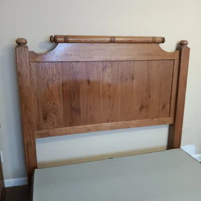 LOT 134: Broyhill Attic Heirlooms Nightstand with Queen Size Wood Headboard