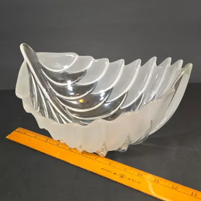 LOT 91: Faux Flower Decor, Vintage Clear and Frosted Leaf-shaped Decorative Bowl, Ceramic Frog Figurines, and More