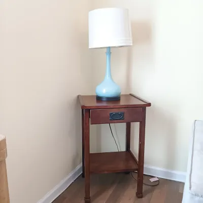 LOT 112: Blue Teardrop-Style Table Lamp with Side Table