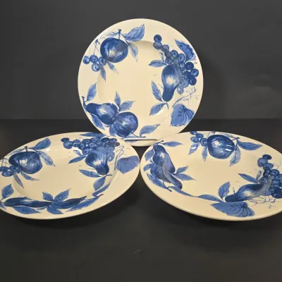LOT 93: Speckled Sponge Ware Clay Pottery Mixing Bowls/ Blue Bowl has Spout/ and Vintage Pier 1 Melinda Italian Earthenware Bowls