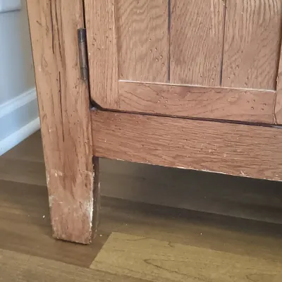 LOT 134: Broyhill Attic Heirlooms Nightstand with Queen Size Wood Headboard